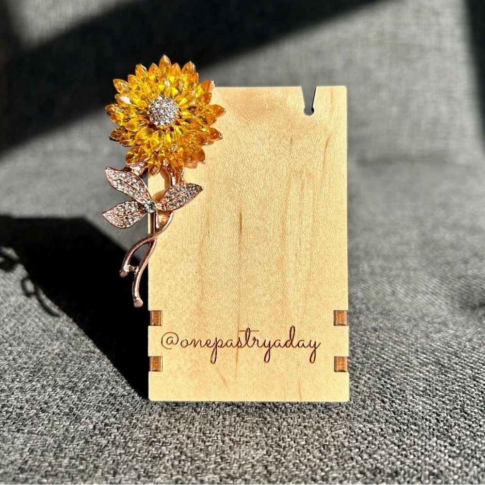 Sunflower Rhinestone Fashion Brooch, Pin, Bling, Sparkly, Rose Gold, White